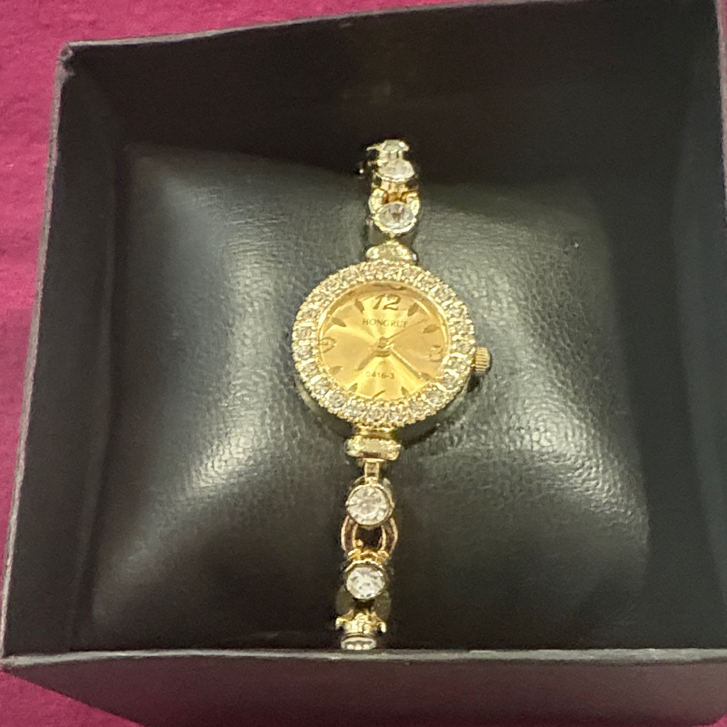 New Luxurious Gold Women's Watch With Crystal Accents